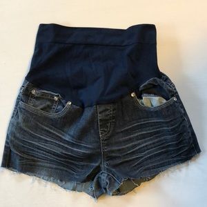 Cutoff denim maternity shorts